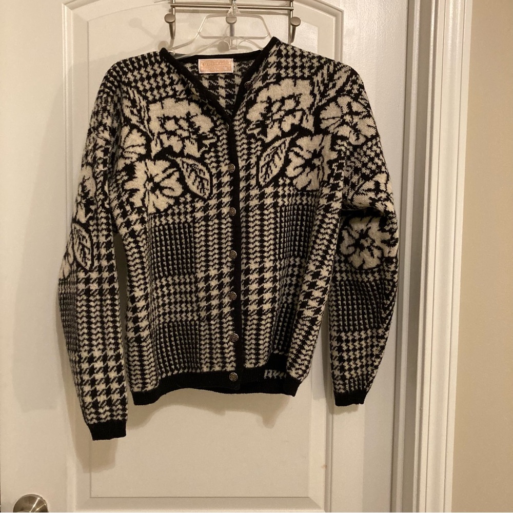Vintage Black and White Pendleton Virgin Wool Houndstooth Sweater